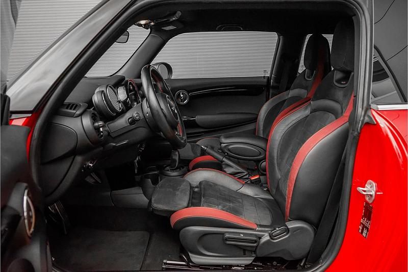 Occasion Mini Cooper Chili 136 PK (100 kW) 2017 Rood Hatchback