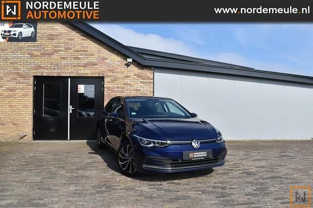 Blauw, andere lak Gebruikt 2020 VW Golf VIII Style Hatchback | € 15.900 (Goede deal) - Afbeelding 1/4