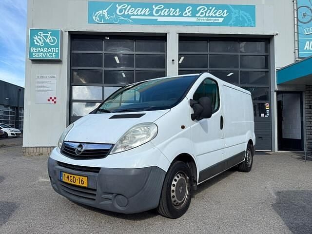 Wit Gebruikt 2010 Opel Vivaro Van | € 2.350 (Eerlijke prijs) - Afbeelding 1/4