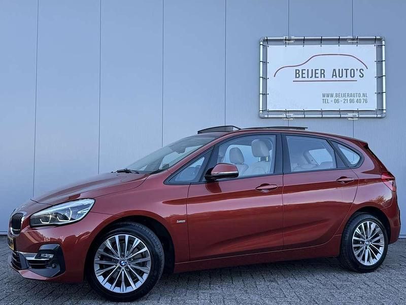 Oranje, metallic lak Gebruikt 2018 BMW 220 Active Tourer Executive MPV | € 19.795 (Eerlijke prijs) - Afbeelding 1/4