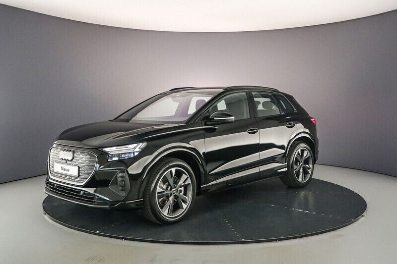 Zwart Nieuw 2025 Audi Q4 e-tron Advanced SUV | € 58.905 - Afbeelding 1/4