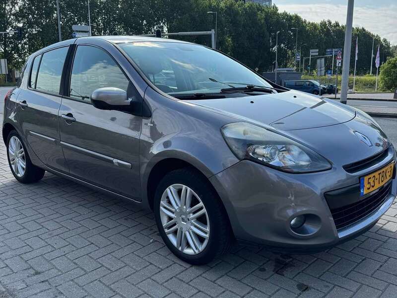 Grijs Gebruikt 2012 Renault Clio IV Hatchback | € 3.500 (Super prijs) - Afbeelding 1/4