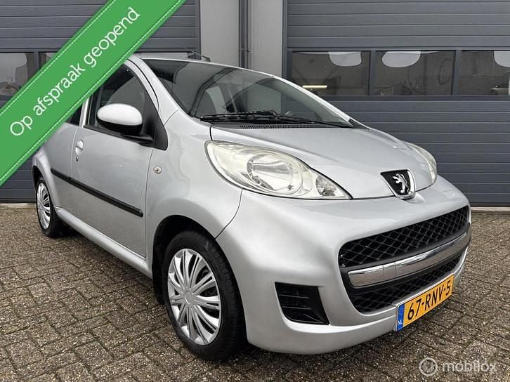 Grijs Gebruikt 2011 Peugeot 107 Sportium Hatchback | € 3.250 (Eerlijke prijs) - Afbeelding 1/3