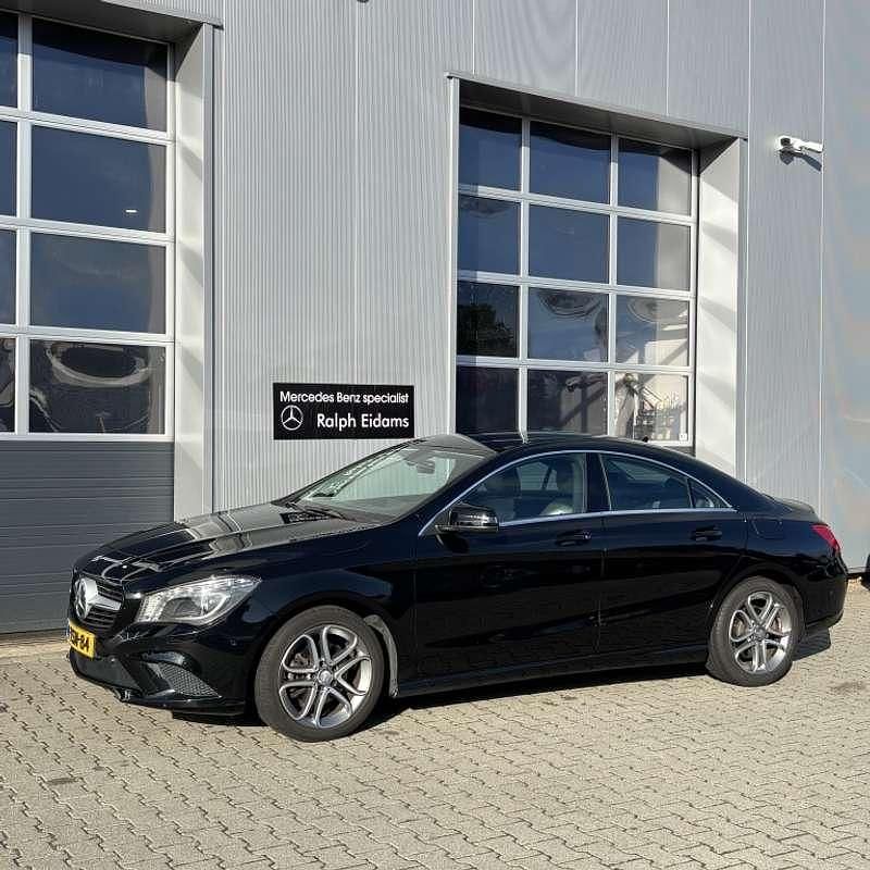 Zwart Gebruikt 2014 Mercedes CLA180 Ambition Sedan | € 12.750 (Eerlijke prijs) - Afbeelding 1/4