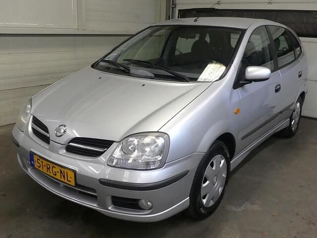 Grijs Gebruikt 2005 Nissan Almera Tino Acenta MPV | € 2.945 (Eerlijke prijs) - Afbeelding 1/4