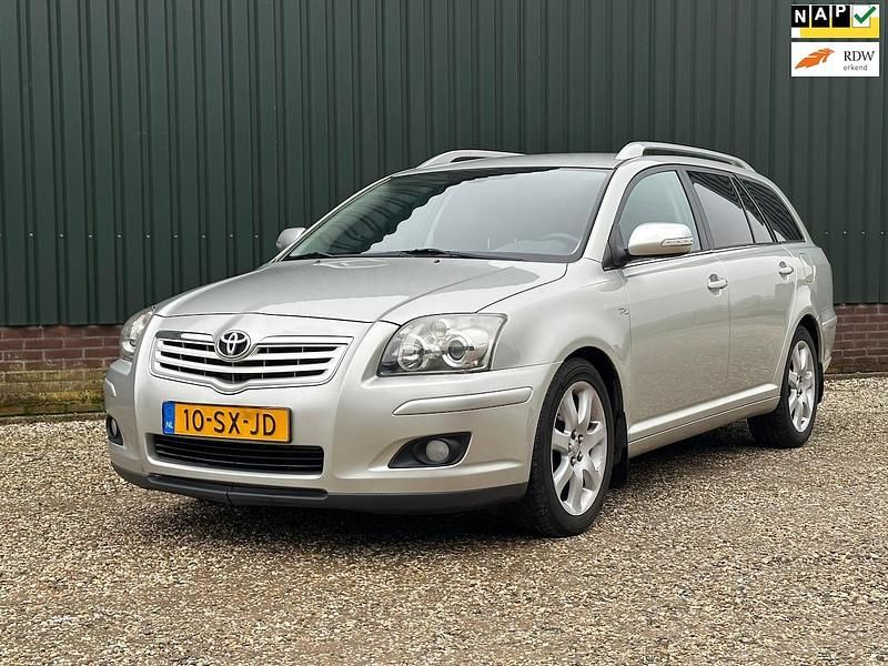 Grijs (metallic) Occasion 2006 Toyota Avensis Executive Stationwagen | € 1.950 (Goede deal) - Afbeelding 1/4
