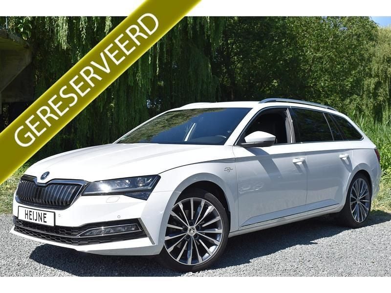 Wit Gebruikt 2021 Skoda Superb LAURIN & KLEMENT Stationwagen | € 25.945 (Goede deal) - Afbeelding 1/4