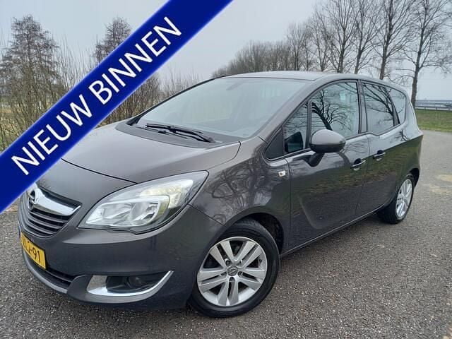 Grijs Occasion 2015 Opel Meriva Design Edition MPV | € 7.750 (Eerlijke prijs) - Afbeelding 1/4