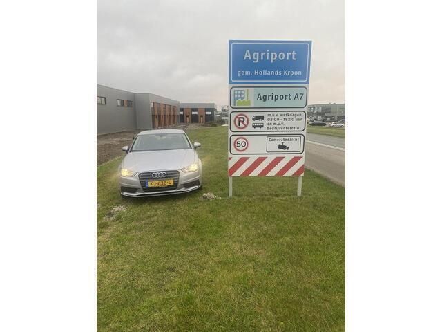 Grijs Gebruikt 2015 Audi A3 Attraction Sedan | € 12.500 (Eerlijke prijs) - Afbeelding 1/4
