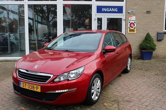 Rood Gebruikt 2017 Peugeot 308 Stationwagen | € 9.500 (Goede deal) - Afbeelding 1/4