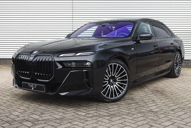 Saphirschwarz Nieuw 2025 BMW i7 Executive Sedan | € 143.471 (Goede deal) - Afbeelding 1/4