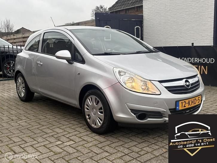 Grijs Occasion 2009 Opel Corsa Selection Hatchback | € 1.650 (Goede deal) - Afbeelding 1/4