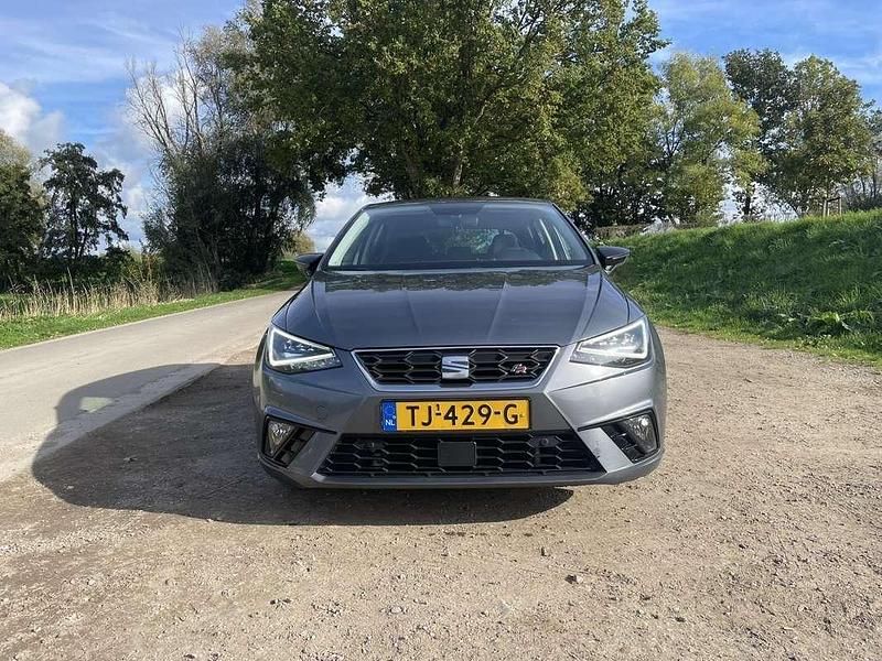 Grijs Gebruikt 2018 Seat Ibiza FR Hatchback | € 10.900 (Eerlijke prijs) - Afbeelding 1/4