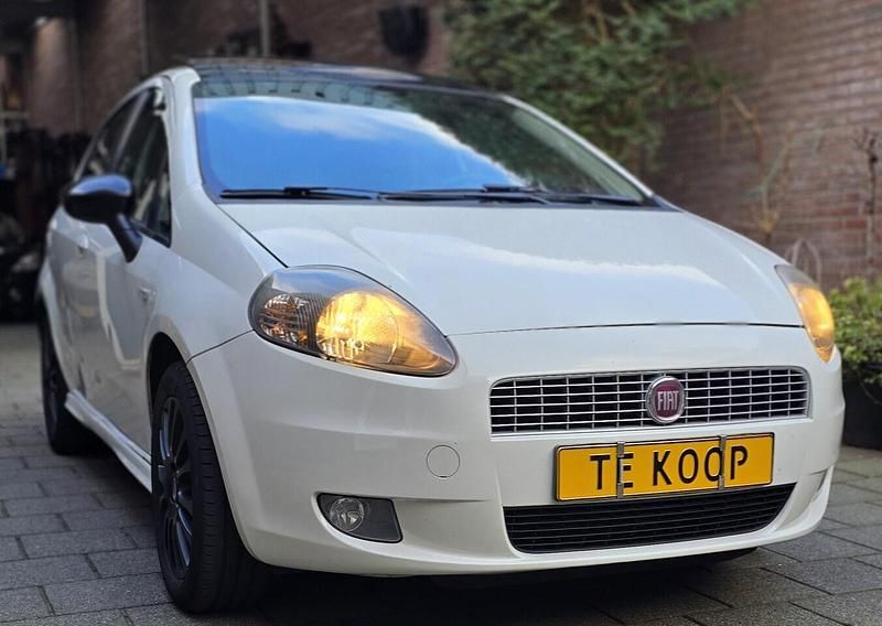 Wit Gebruikt 2010 Fiat Grande Punto Hatchback | € 2.800 (Eerlijke prijs) - Afbeelding 1/4
