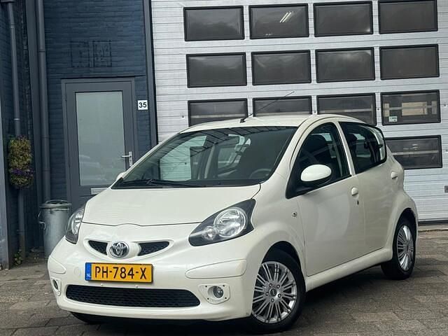 Wit Gebruikt 2006 Toyota Aygo Hatchback | € 2.495 (Eerlijke prijs) - Afbeelding 1/4