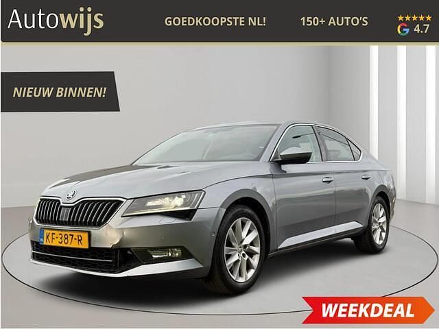 Grijs Occasion 2016 Skoda Superb Business Line Hatchback | € 10.749 (Eerlijke prijs) - Afbeelding 1/4