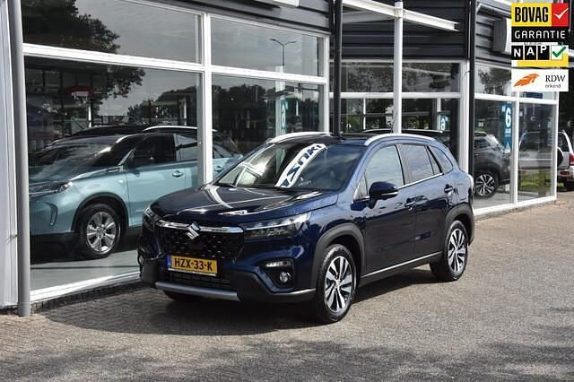 Blauw Nieuw 2025 Suzuki SX4 S-Cross Style SUV | € 40.020 - Afbeelding 1/4