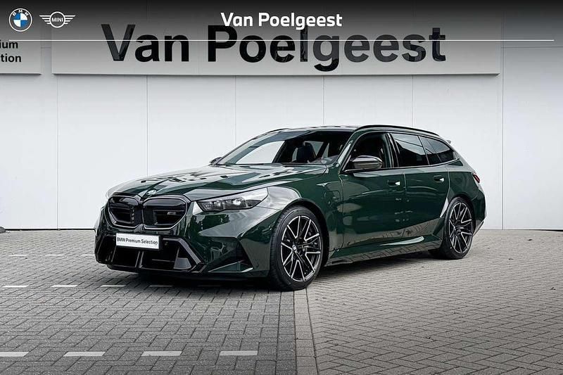 Groen Nieuw 2025 BMW M5 Comfort Edition Stationwagen | € 174.722 (Eerlijke prijs) - Afbeelding 1/4
