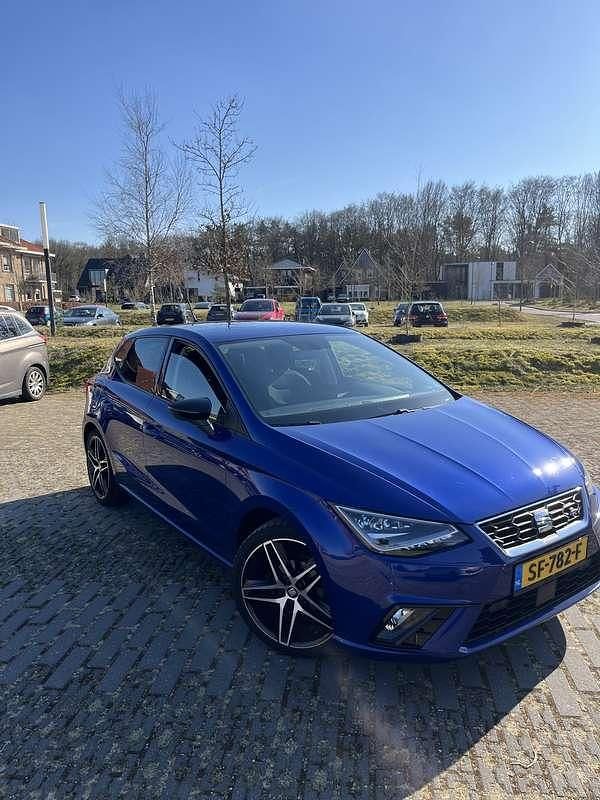 Blauw Gebruikt 2018 Seat Ibiza FR Hatchback | € 12.800 (Eerlijke prijs) - Afbeelding 1/4