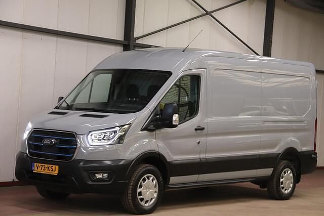 Grijs Gebruikt 2023 Ford Transit Trend Van | € 40.900 - Afbeelding 1/4