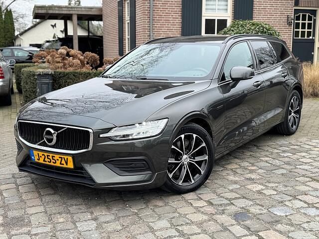 Grijs Occasion 2020 Volvo V60 Momentum Stationwagen | € 22.888 (Eerlijke prijs) - Afbeelding 1/4