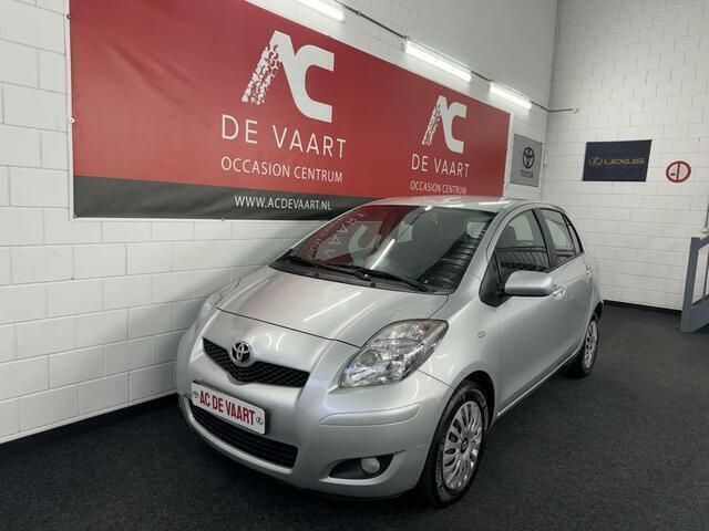 Occasion Toyota Yaris 99 PK (72 kW) 2011 Grijs Hatchback