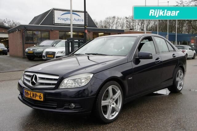 Blauw, metallic lak Gebruikt 2010 Mercedes C180 Sedan | € 5.850 (Eerlijke prijs) - Afbeelding 1/4
