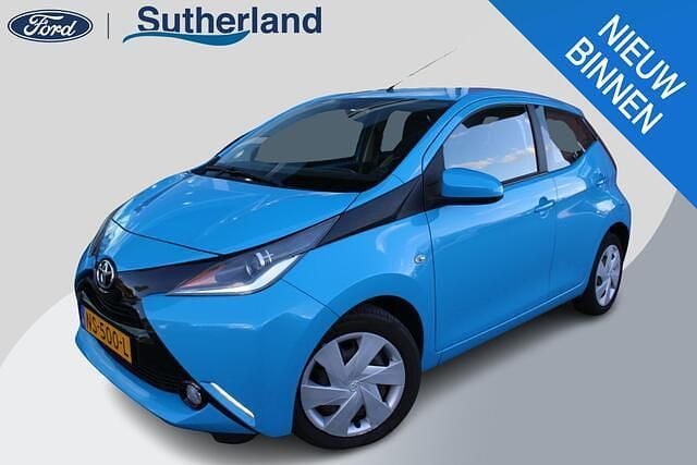 Blauw Gebruikt 2017 Toyota Aygo X-play Hatchback | € 6.950 (Goede deal) - Afbeelding 1/4