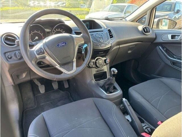 Occasion Ford Fiesta Trend 2015 Zilver Hatchback