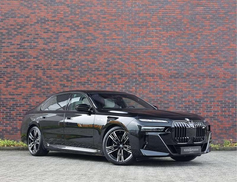 Zwart, metallic lak Gebruikt 2023 BMW 760 Executive Sedan | € 122.950 - Afbeelding 1/4
