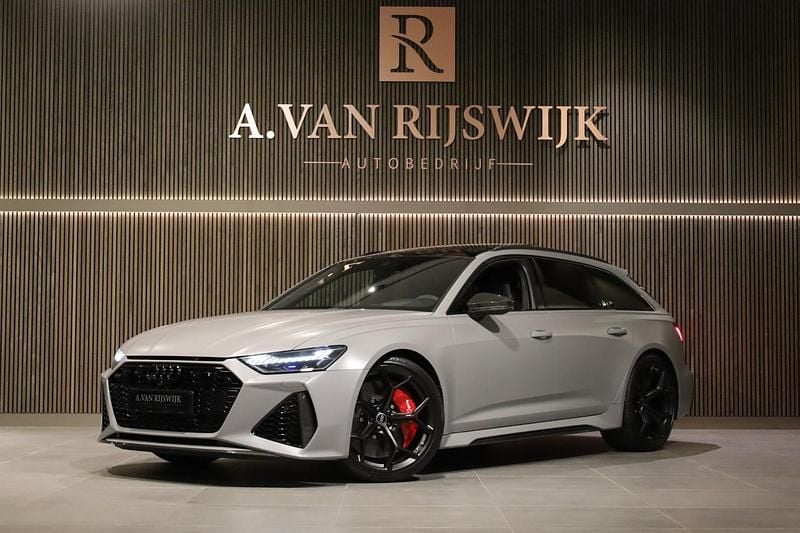 Grijs Gebruikt 2024 Audi RS6 Performance Stationwagen | € 189.500 - Afbeelding 1/4