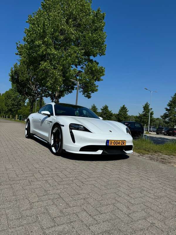 Wit Gebruikt 2020 Porsche Taycan Turbo Sedan | € 64.999 - Afbeelding 1/4