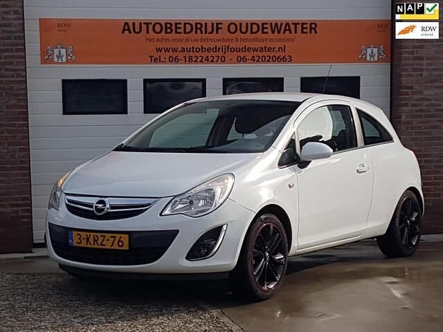 Wit Gebruikt 2013 Opel Corsa Edition Hatchback | € 1.995 (Eerlijke prijs) - Afbeelding 1/4