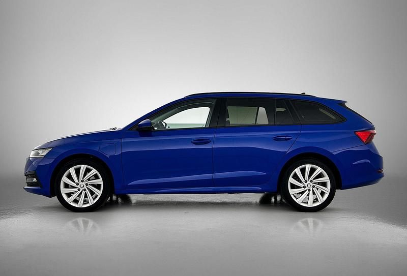 Occasion Skoda Octavia Business Line 204 PK (150 kW) 2022 Blauw Stationwagen