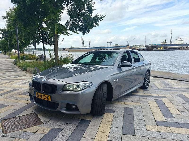 Zilver Gebruikt 2015 BMW 530 M Sport Sedan | € 17.999 (Iets duurder) - Afbeelding 1/4