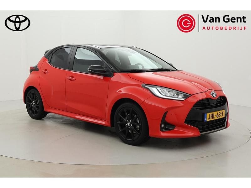 Rood Occasion 2022 Toyota Yaris Executive Hatchback | € 25.499 (Eerlijke prijs) - Afbeelding 1/4