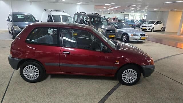 Occasion Toyota Starlet XLi 75 PK (55 kW) 1998 Rood Hatchback