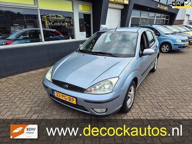 Grijs Gebruikt 2004 Ford Focus Hatchback | € 1.440 (Eerlijke prijs) - Afbeelding 1/4