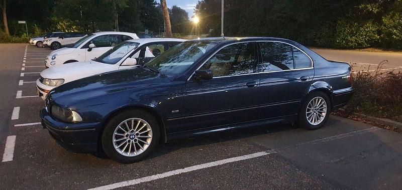 Blauw Gebruikt 2002 BMW 525 Sedan | € 3.250 (Super prijs) - Afbeelding 1/4