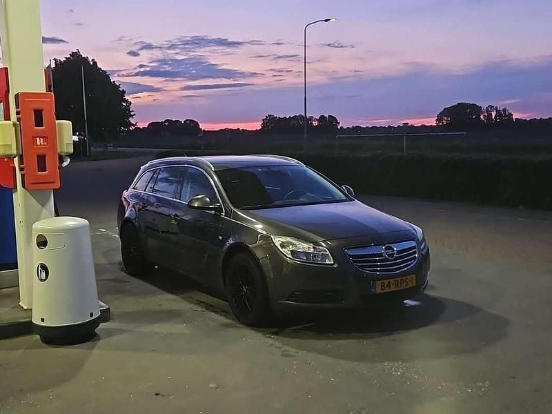 Grijs Gebruikt 2011 Opel Insignia Edition MPV | € 4.850 (Duur) - Afbeelding 1/4