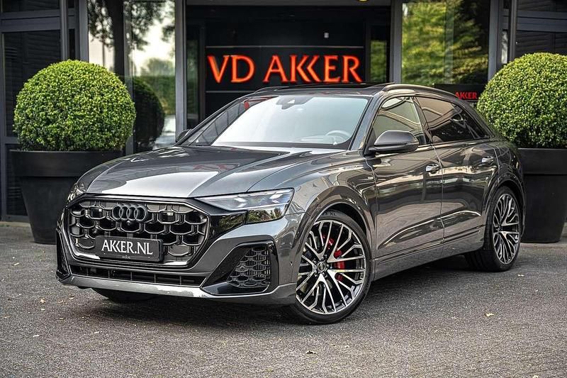 Grijs Nieuw 2025 Audi Q8 Advanced Plus SUV | € 136.450 - Afbeelding 1/4