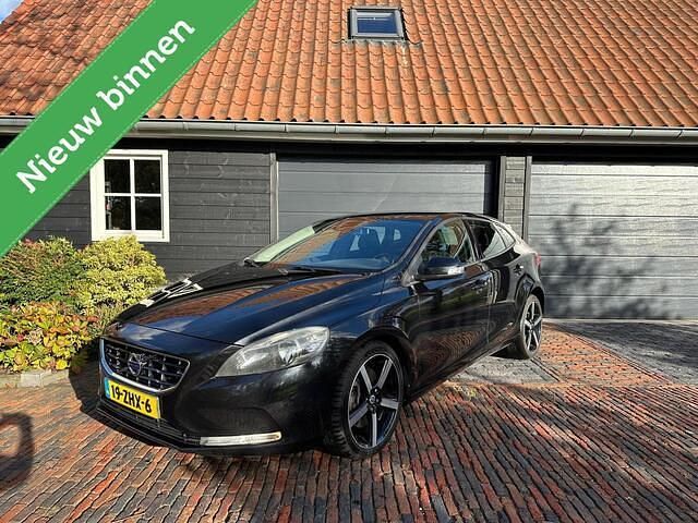 Zwart Gebruikt 2012 Volvo V40 Kinetic Stationwagen | € 5.450 (Eerlijke prijs) - Afbeelding 1/4