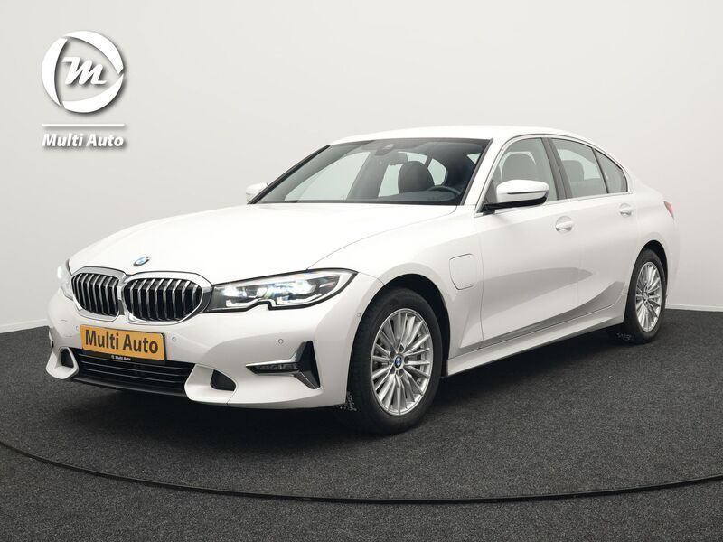 Wit Gebruikt 2021 BMW 330 Executive Sedan | € 27.930 (Super prijs) - Afbeelding 1/4