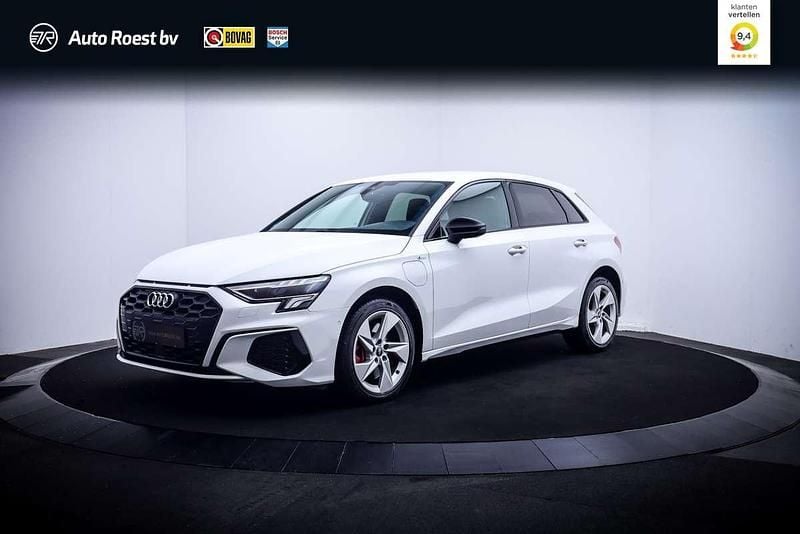 Wit Gebruikt 2022 Audi A3 Sportback e-tron S-Line Hatchback | € 28.950 (Super prijs) - Afbeelding 1/4