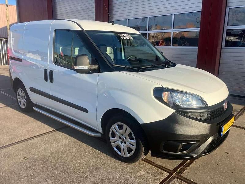Wit Gebruikt 2019 Fiat Doblò MPV | € 8.250 (Eerlijke prijs) - Afbeelding 1/4