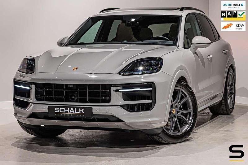 Grijs (metallic) Occasion 2023 Porsche Cayenne Sport SUV | € 94.950 (Eerlijke prijs) - Afbeelding 1/4