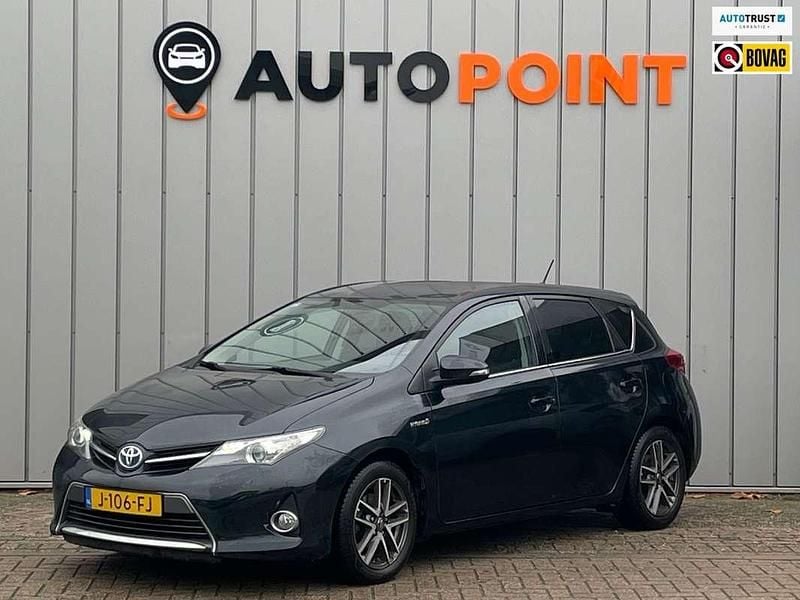 Grijs (metallic) Gebruikt 2015 Toyota Auris Hybrid Hatchback | € 9.990 (Goede deal) - Afbeelding 1/4