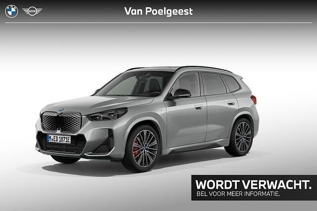 Grijs (metallic) Gebruikt 2024 BMW iX1 M Sport SUV | € 43.900 (Iets duurder) - Afbeelding 1/2