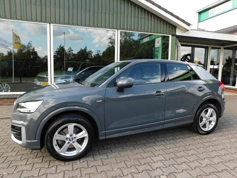 Grijs Gebruikt 2017 Audi Q2 Sport SUV | € 18.950 (Eerlijke prijs) - Afbeelding 1/4