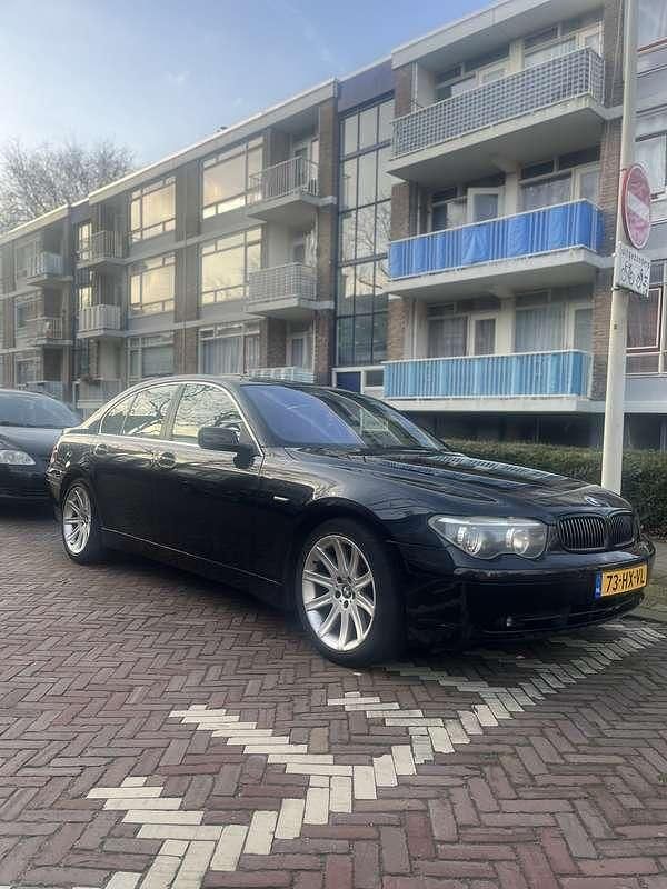 Zwart Occasion 2002 BMW 745 Executive Sedan | € 6.250 (Eerlijke prijs) - Afbeelding 1/4